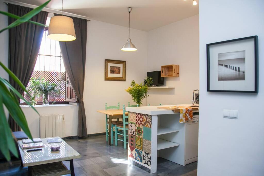 Beautiful Silent Apartment Private Parking 세비야 외부 사진
